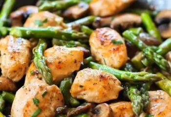 Chicken, Asparagus and Mushroom Skillet with White Rice